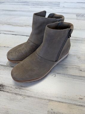 Sorel Gray Suede Wedge Ankle Boots with Side Zipper